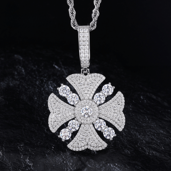 Pendentif Halo Cross | Moissanite Frillz